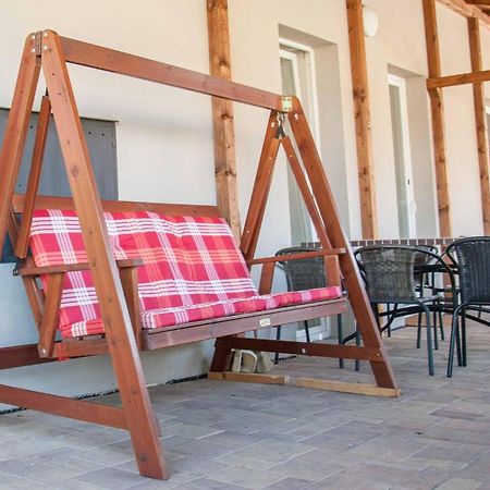 Apartman Zeleznice Apartment Exterior photo
