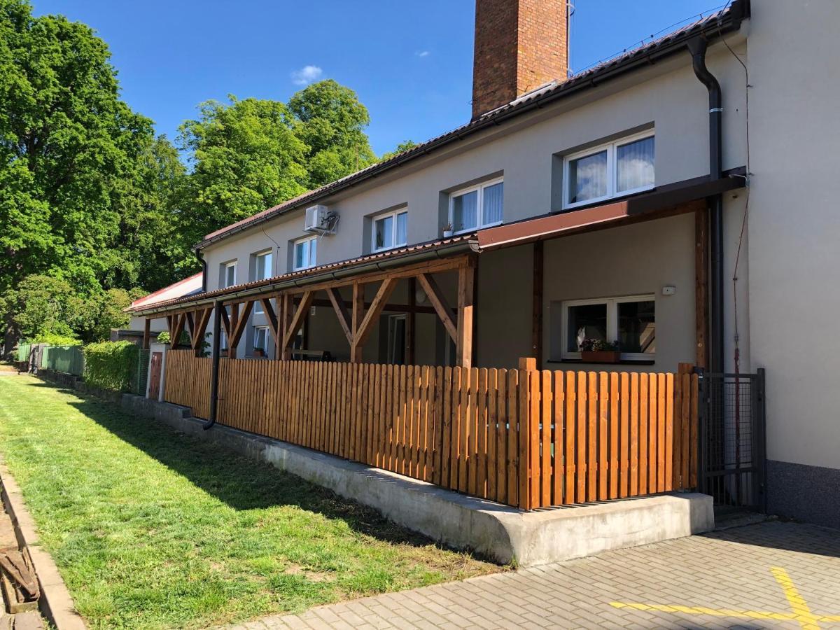 Apartman Zeleznice Apartment Exterior photo