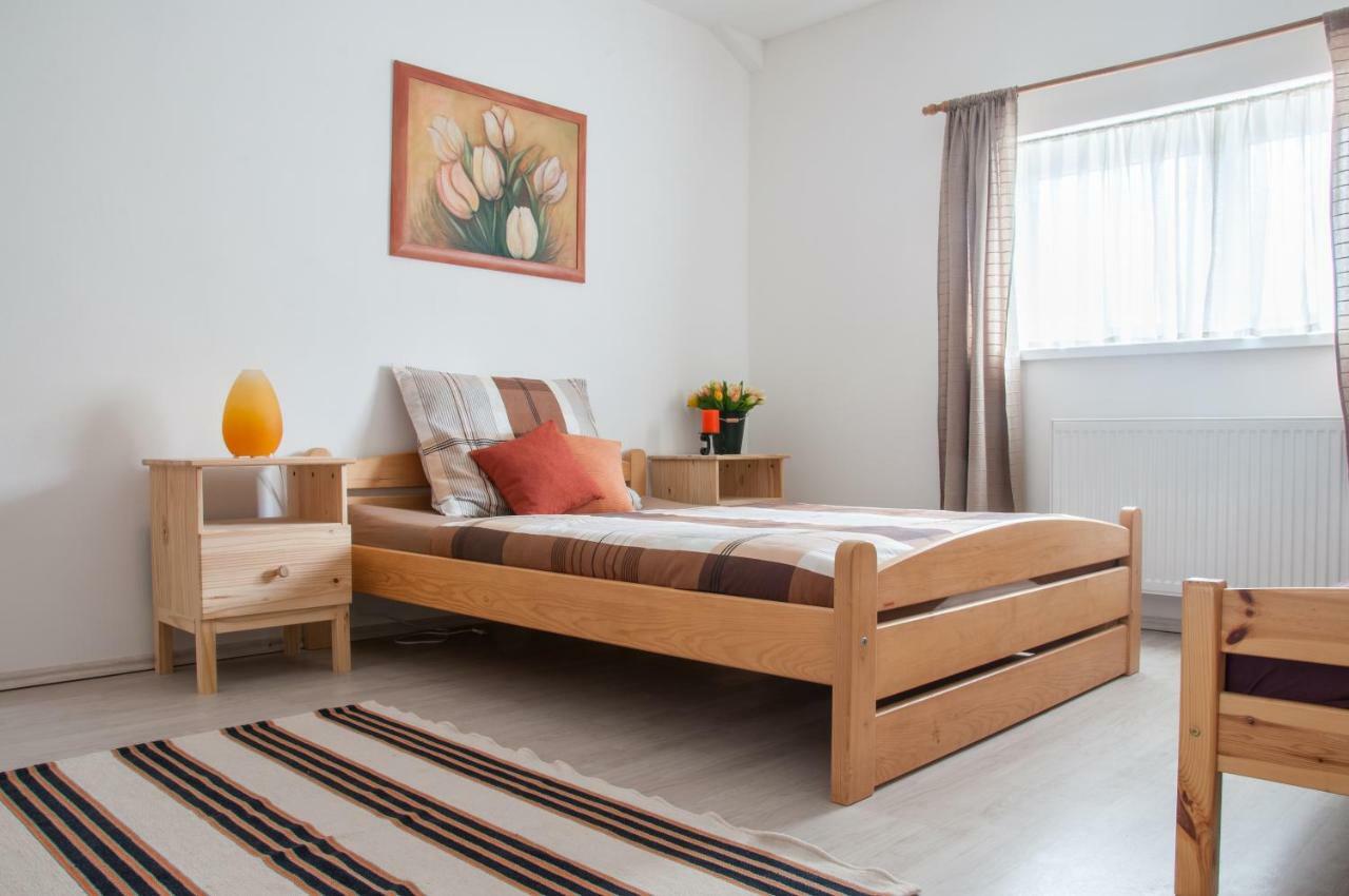Apartman Zeleznice Apartment Exterior photo