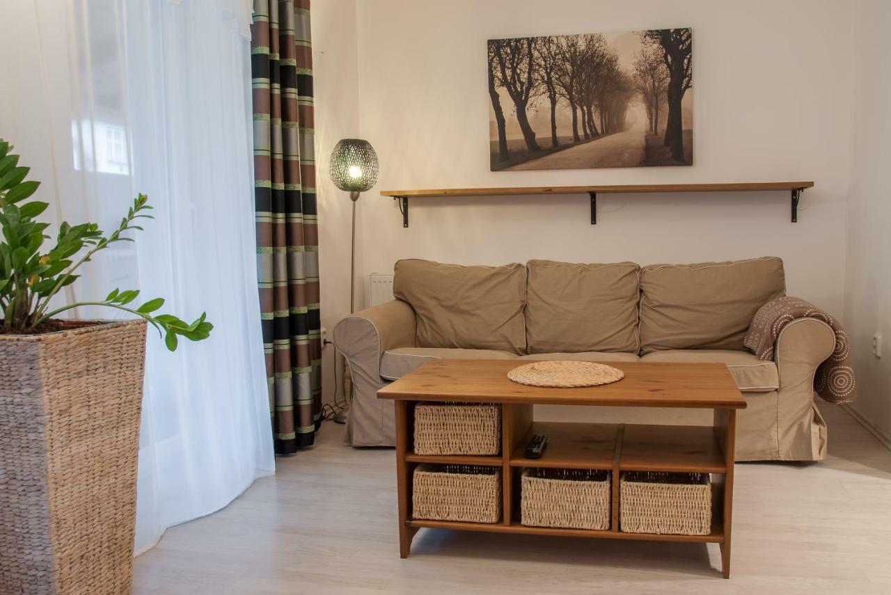 Apartman Zeleznice Apartment Exterior photo